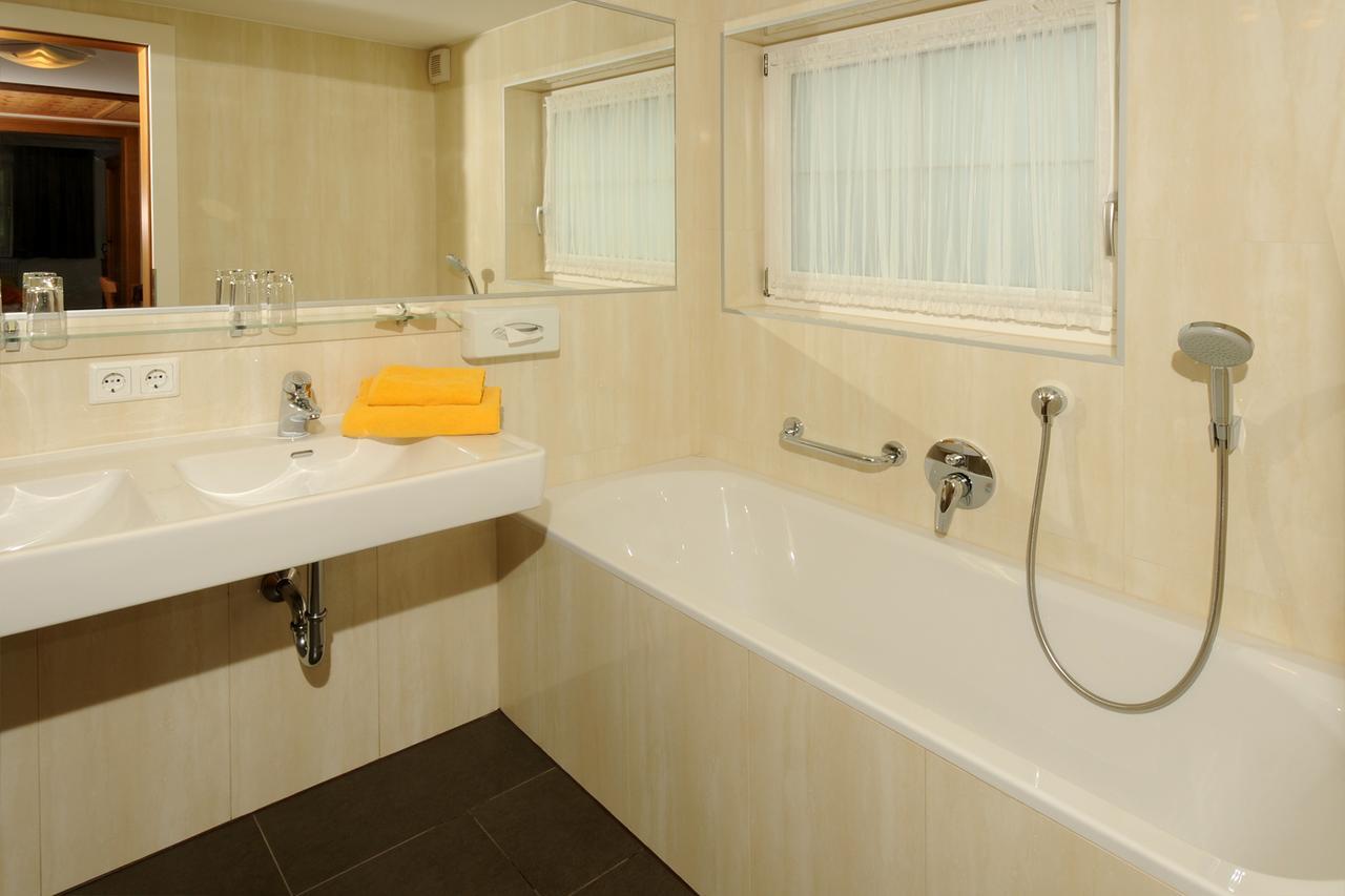 Hotel Burgschrofn Тукс Экстерьер фото