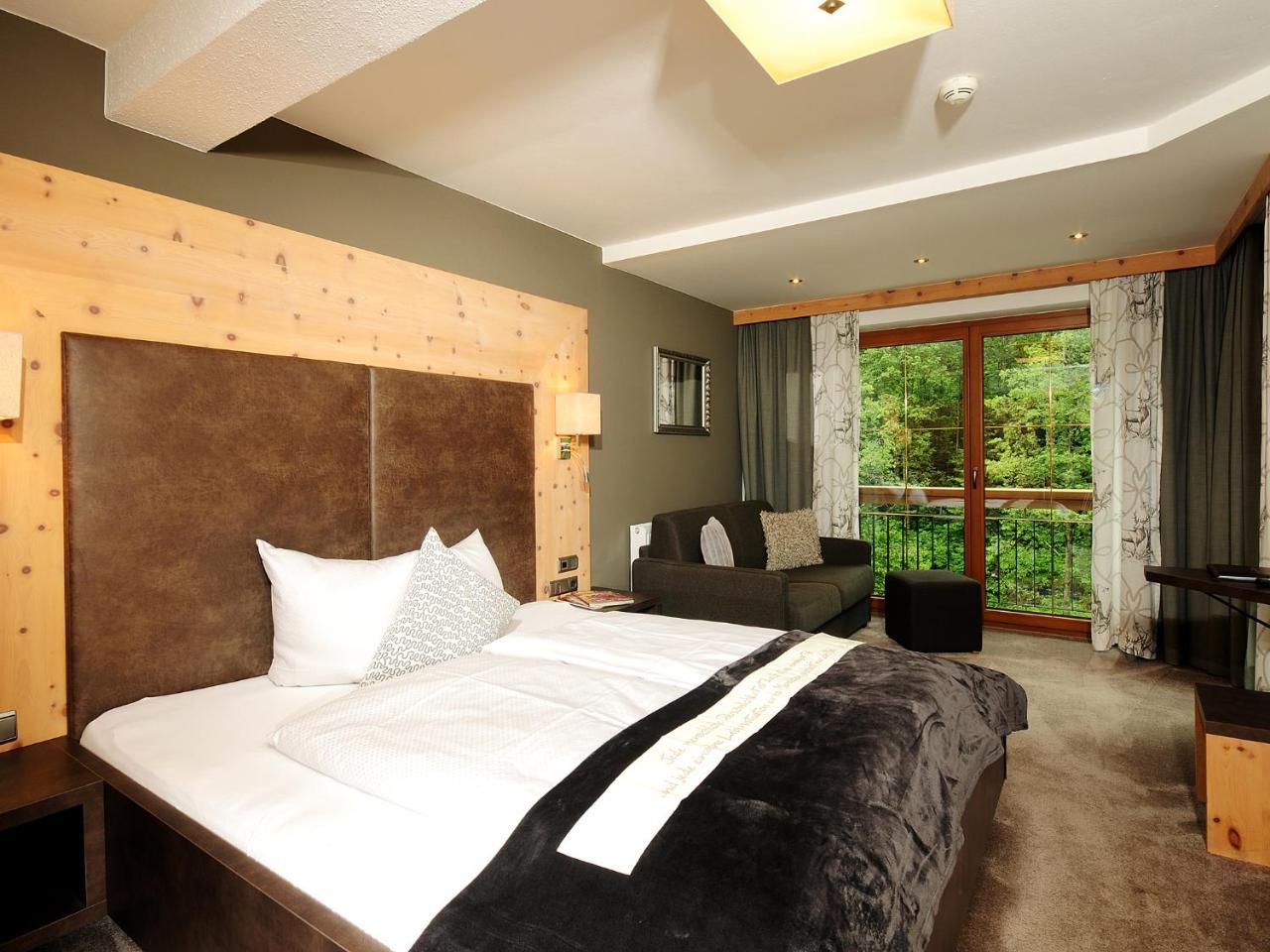 Hotel Burgschrofn Тукс Экстерьер фото