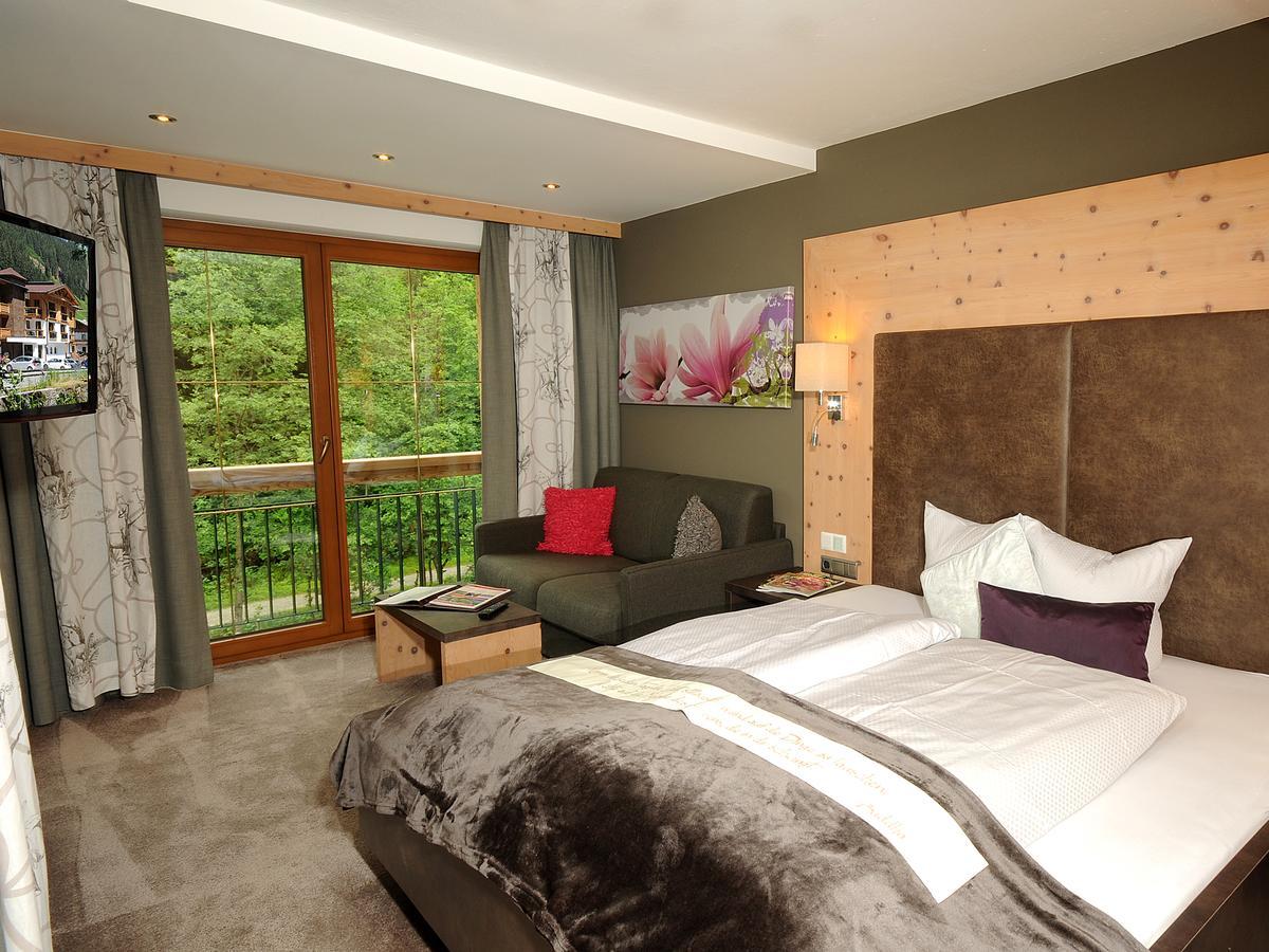 Hotel Burgschrofn Тукс Экстерьер фото